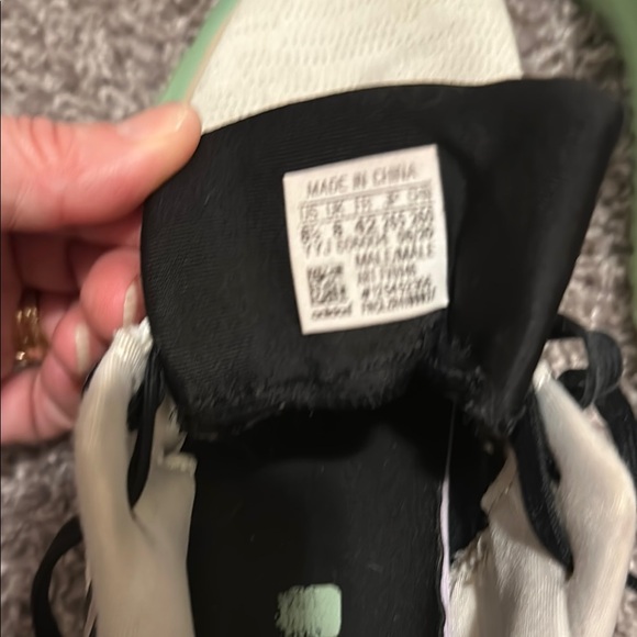 Adidas BOOST Women’s White/Black w/Green Soles Sneakers Lifting Exercise Sz 8.5 - Picture 10 of 11